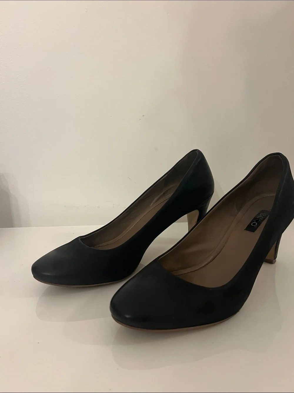Ecco Women’s Black Leather Heels 41 (10/10.5) Preowned